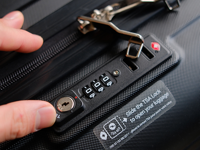 スーツケースの鍵が開かない